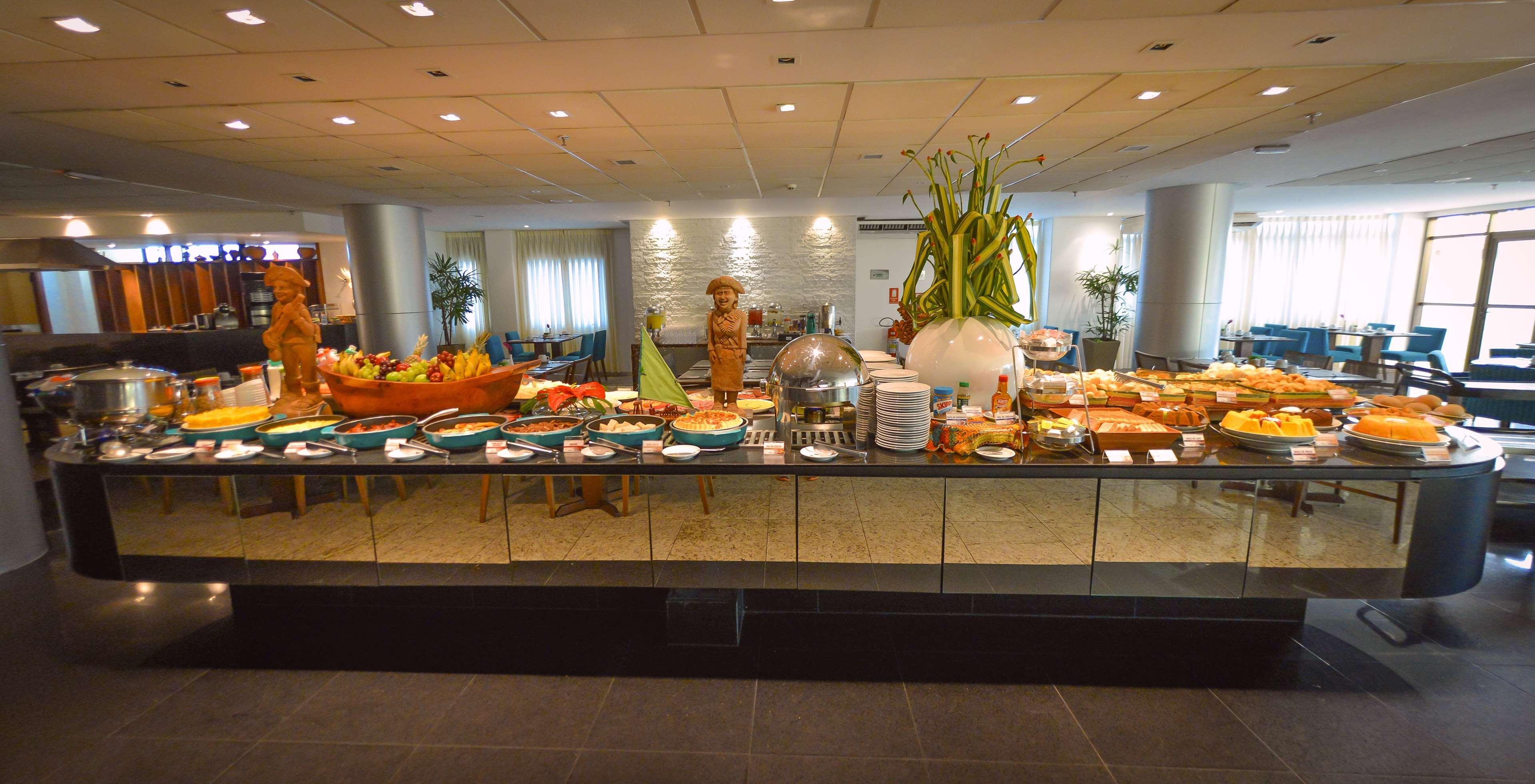 Best Western Premier Maceio Экстерьер фото A buffet at a hotel