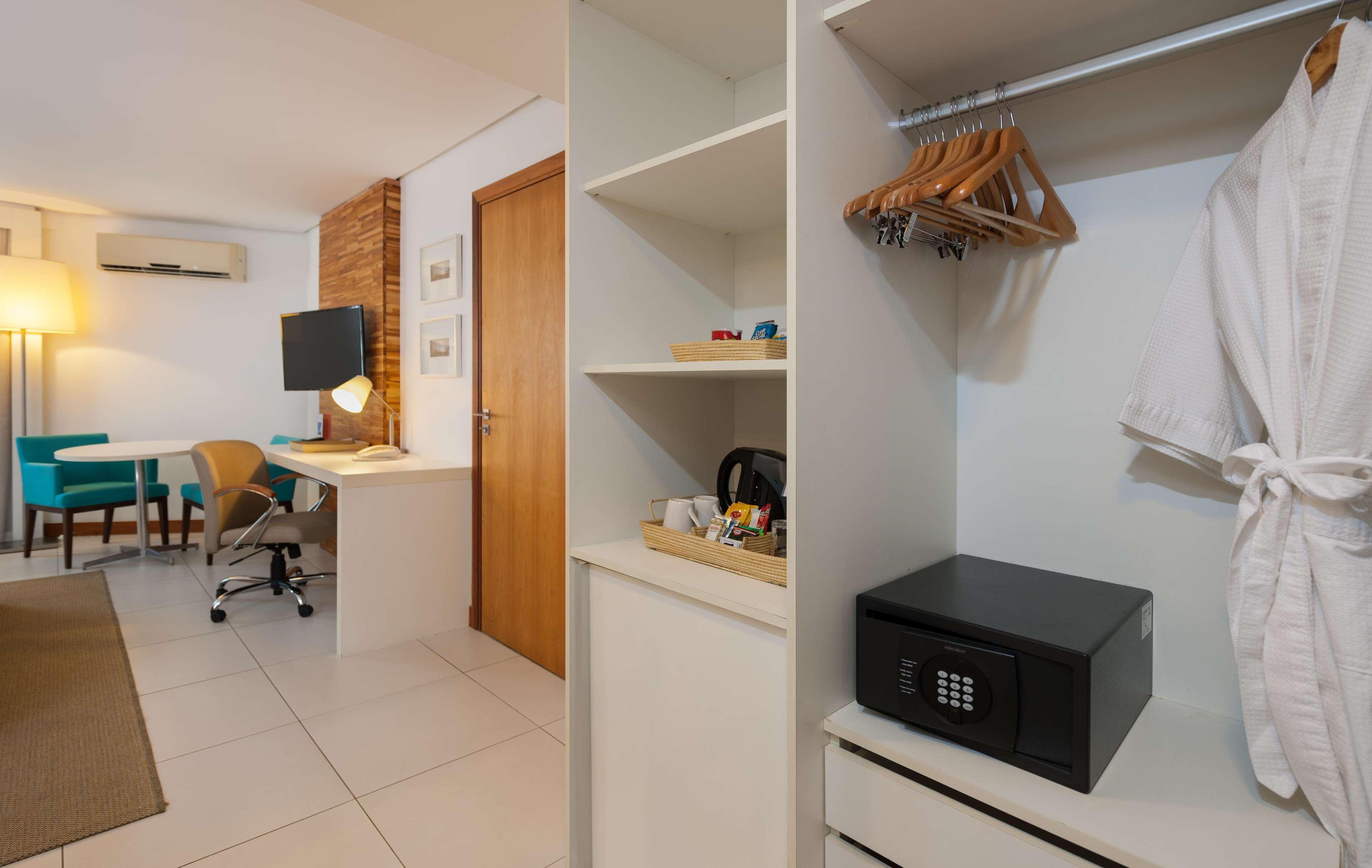 Best Western Premier Maceio Экстерьер фото A safe in a hotel room